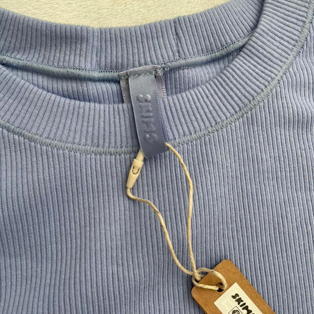 New with tags SKIMS Cotton Rib T Shirt size small - Picture 4 of 4